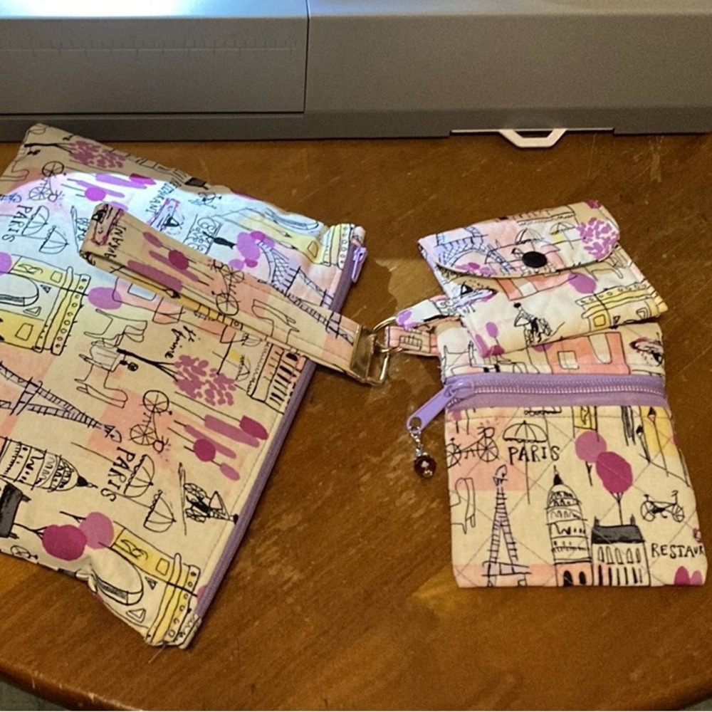 4 piece Set with Paris themed print in Pink and Cream